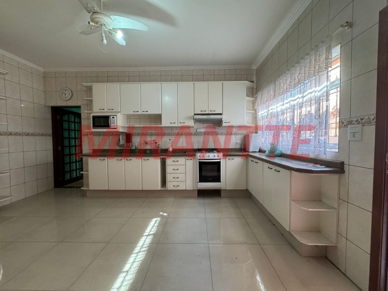 Casa terrea de 143m² com 3 quartos em Vila Pereira Cerca
