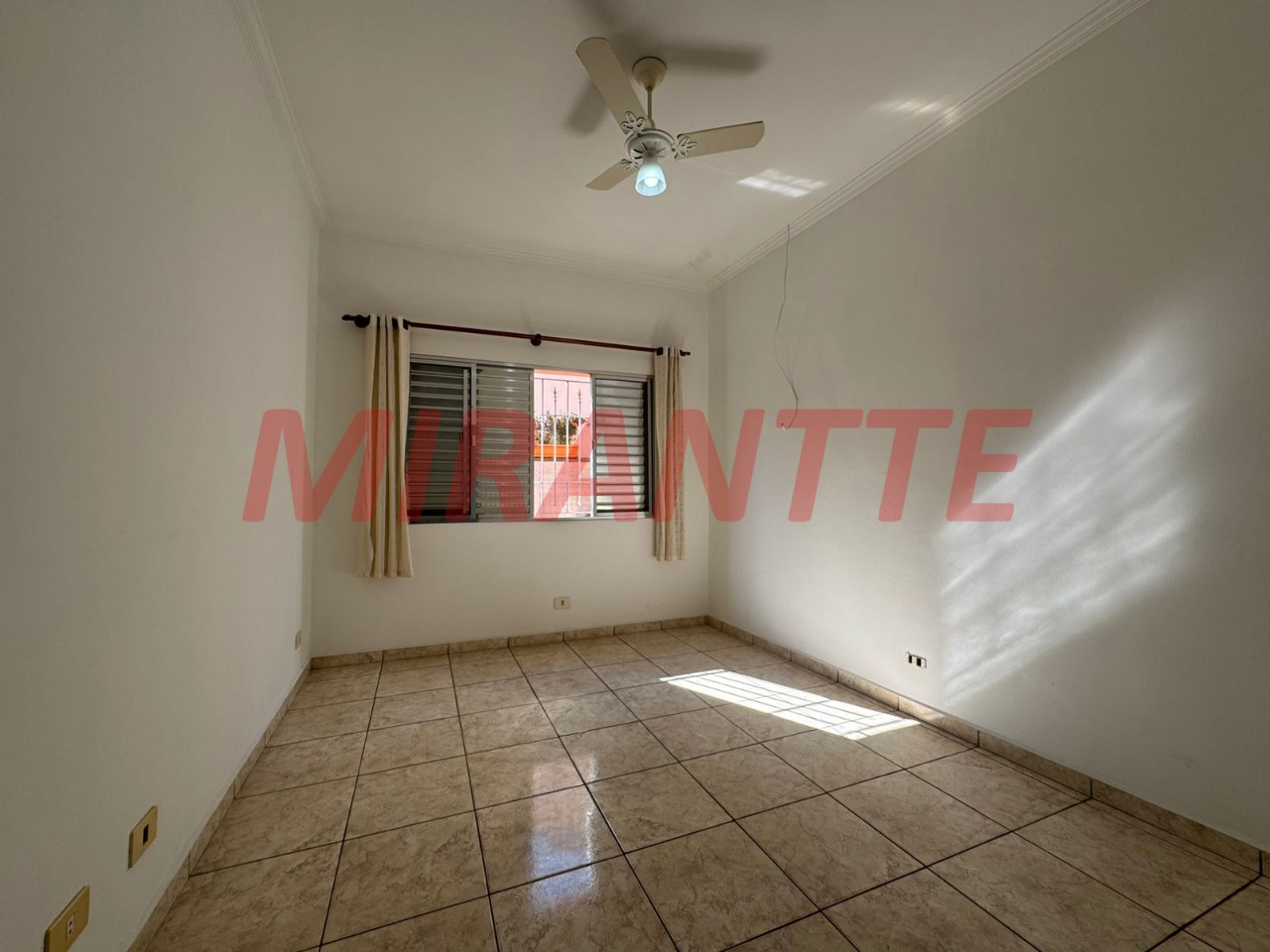 Casa terrea de 143m² com 3 quartos em Vila Pereira Cerca