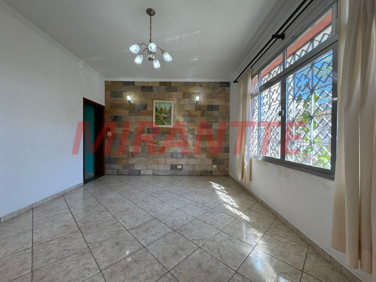 Casa terrea de 143m² com 3 quartos em Vila Pereira Cerca