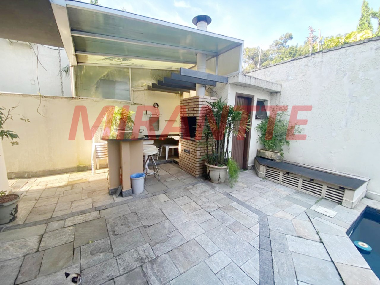 Sobrado de 266m² com 4 quartos em Moema