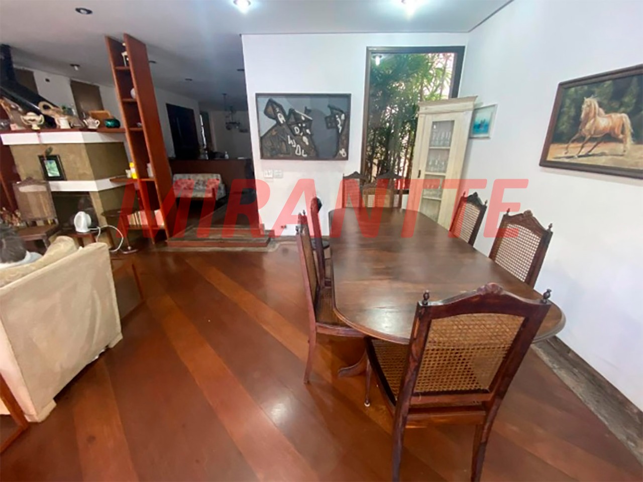 Sobrado de 266m² com 4 quartos em Moema