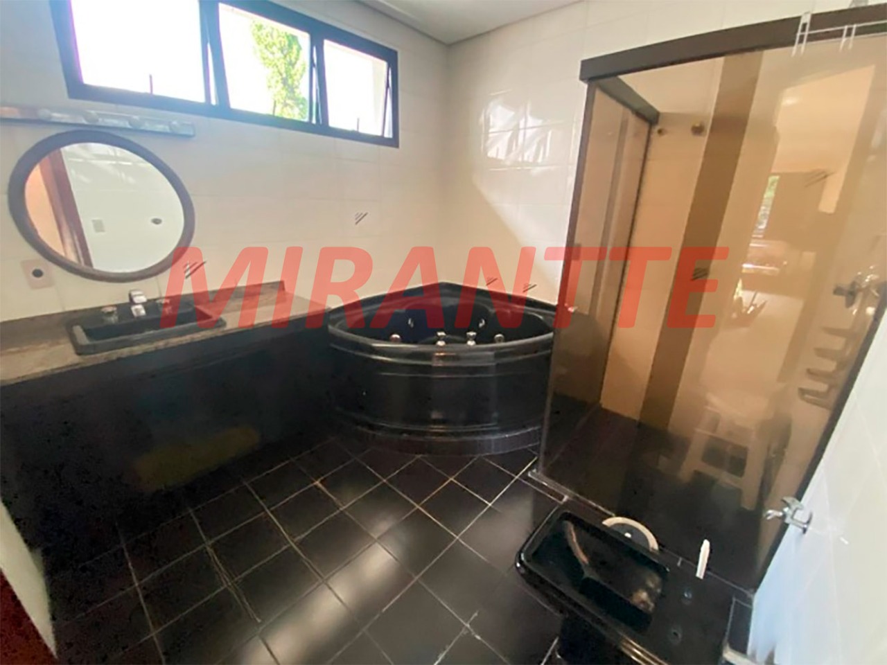 Sobrado de 266m² com 4 quartos em Moema