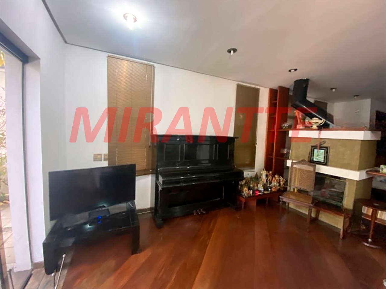 Sobrado de 266m² com 4 quartos em Moema