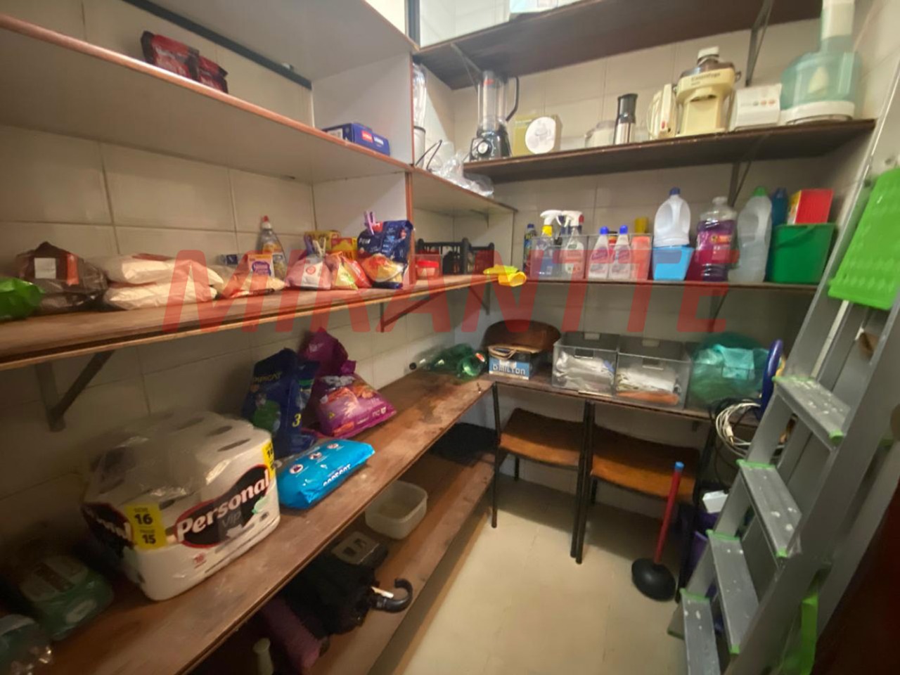 Sobrado de 266m² com 4 quartos em Moema