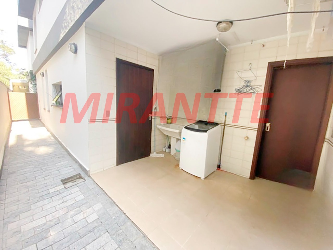 Sobrado de 266m² com 4 quartos em Moema