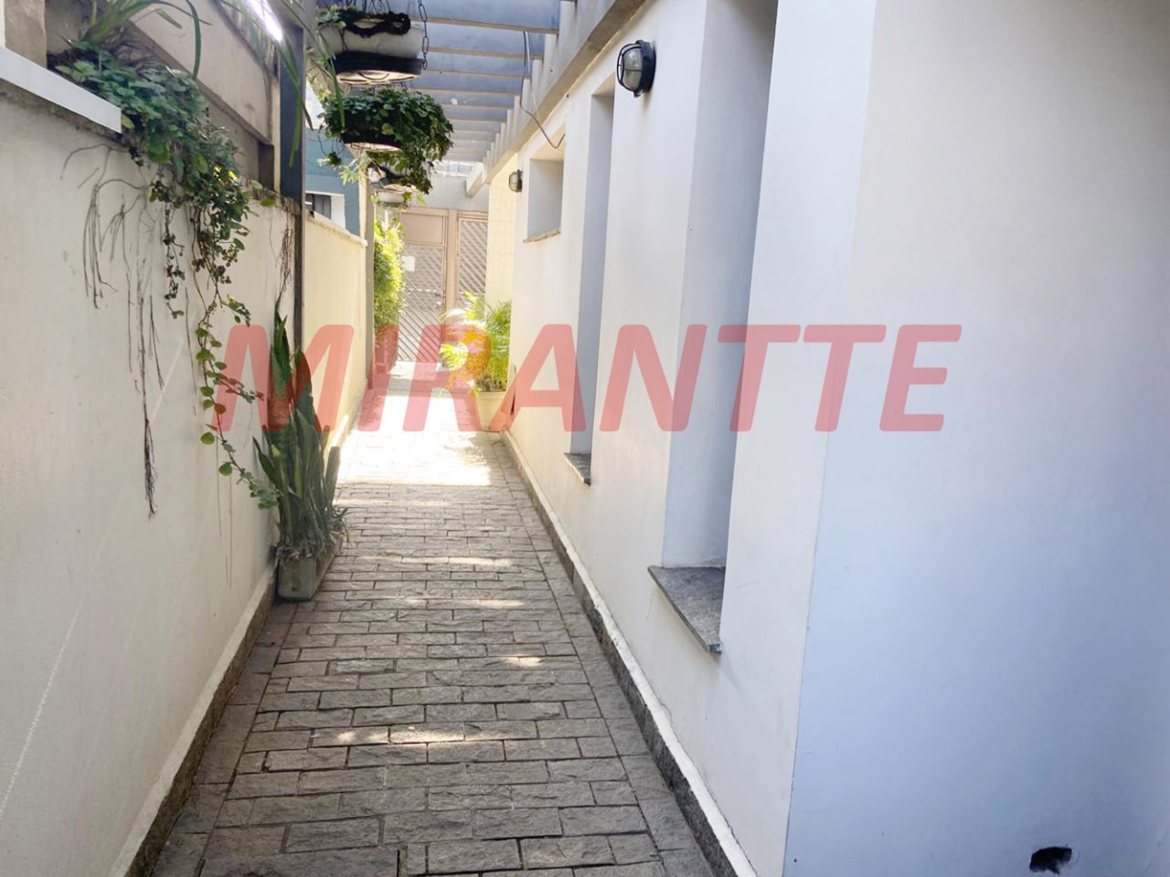 Sobrado de 266m² com 4 quartos em Moema