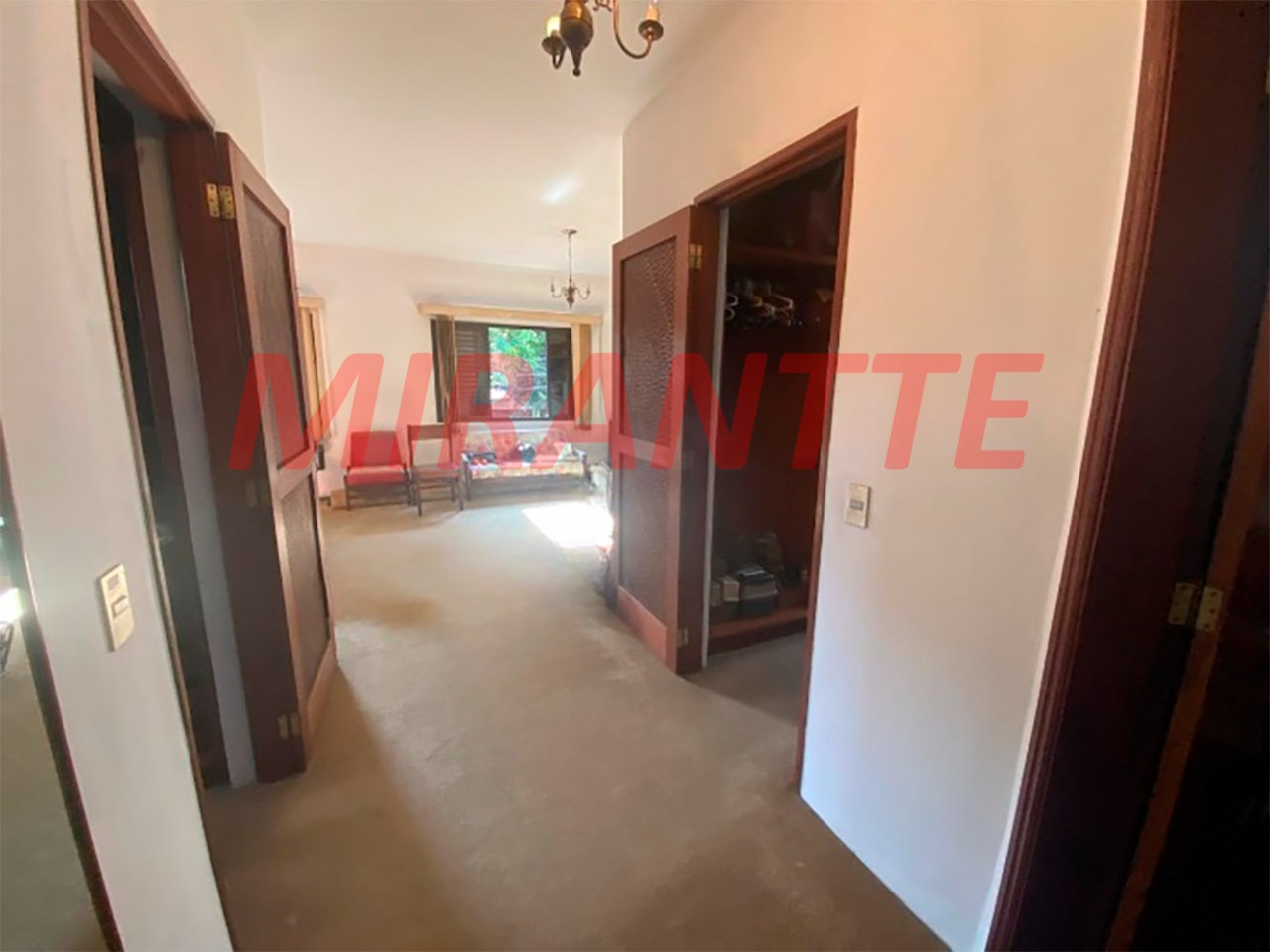 Sobrado de 266m² com 4 quartos em Moema