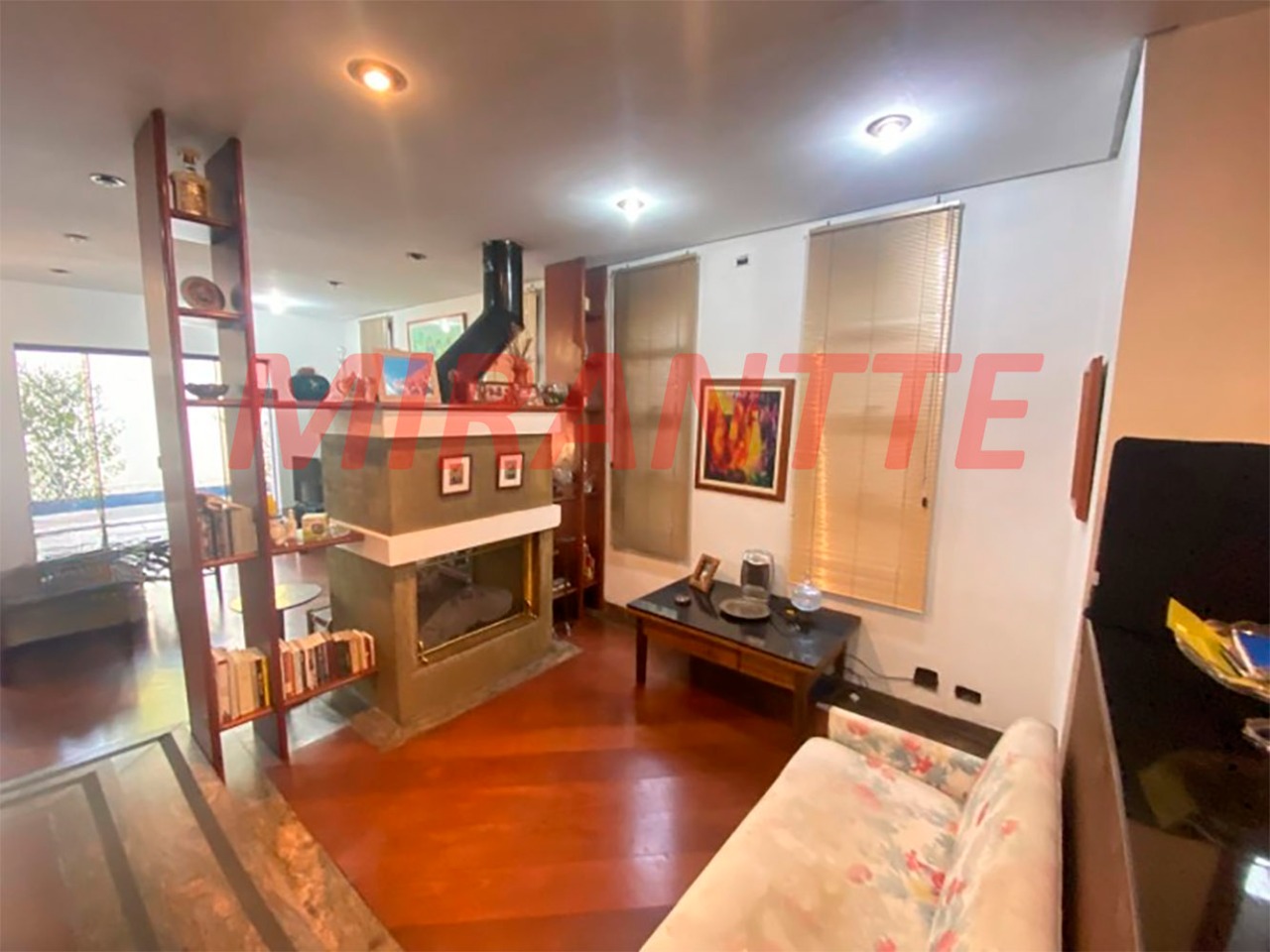 Sobrado de 266m² com 4 quartos em Moema