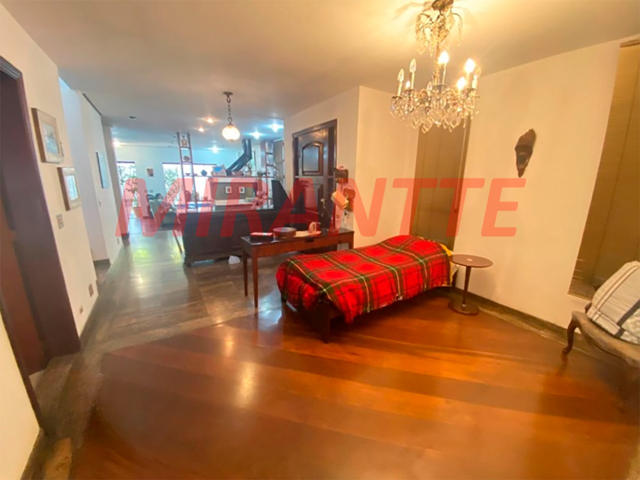 Sobrado de 266m² com 4 quartos em Moema