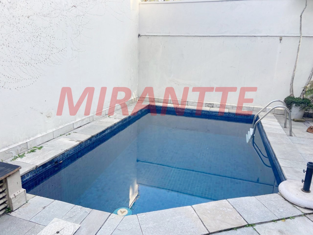 Sobrado de 266m² com 4 quartos em Moema