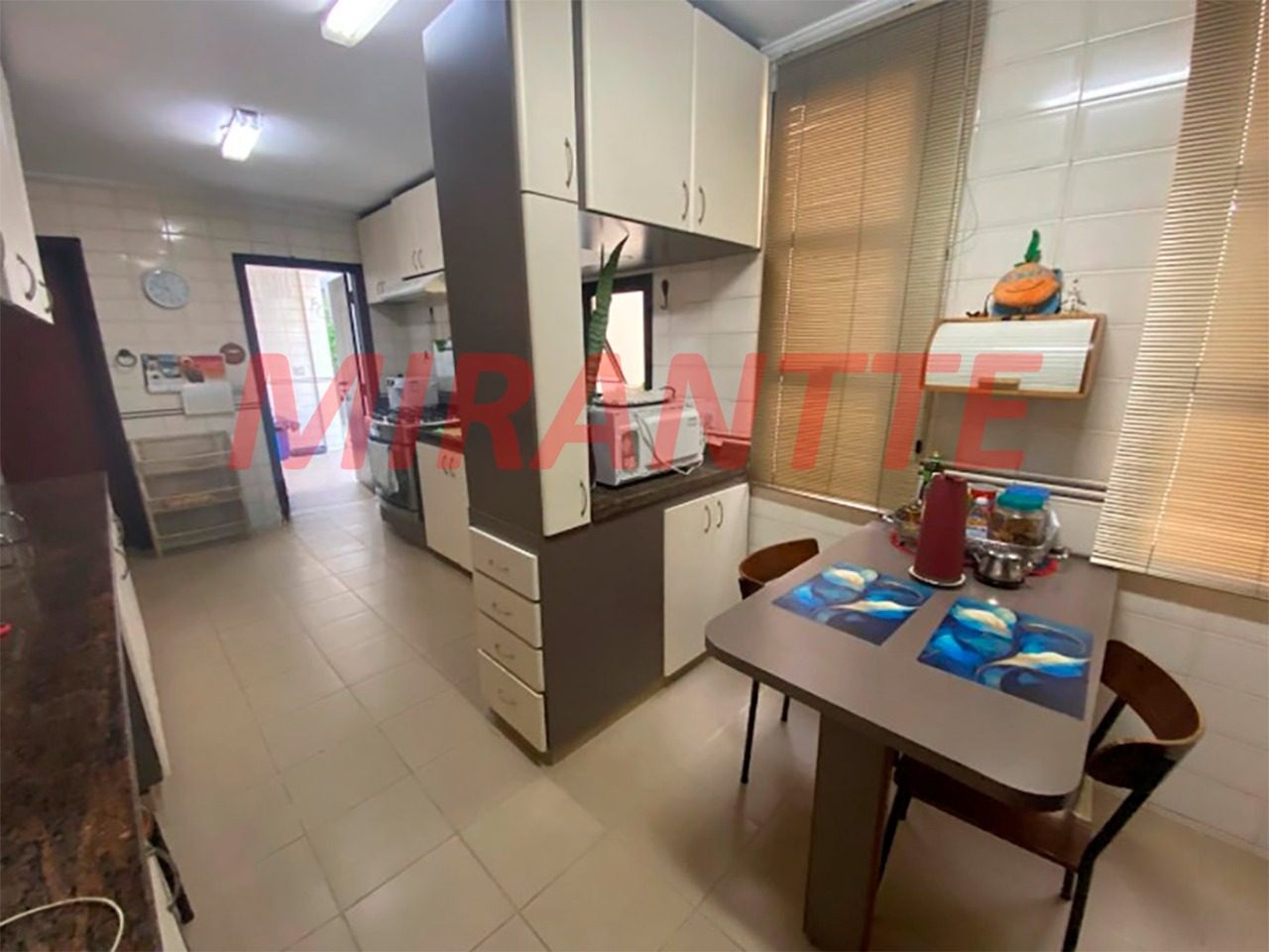 Sobrado de 266m² com 4 quartos em Moema