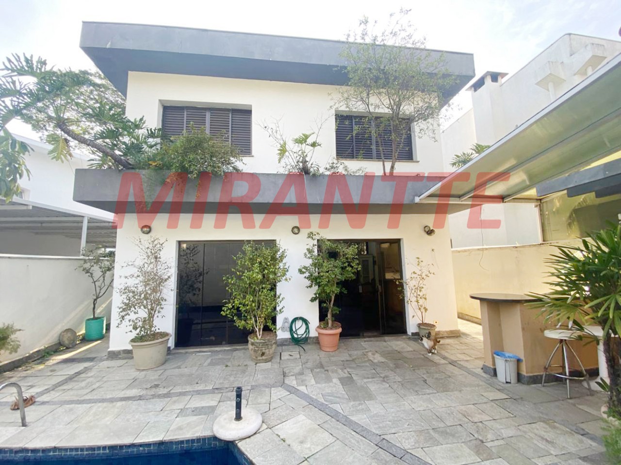 Sobrado de 266m² com 4 quartos em Moema