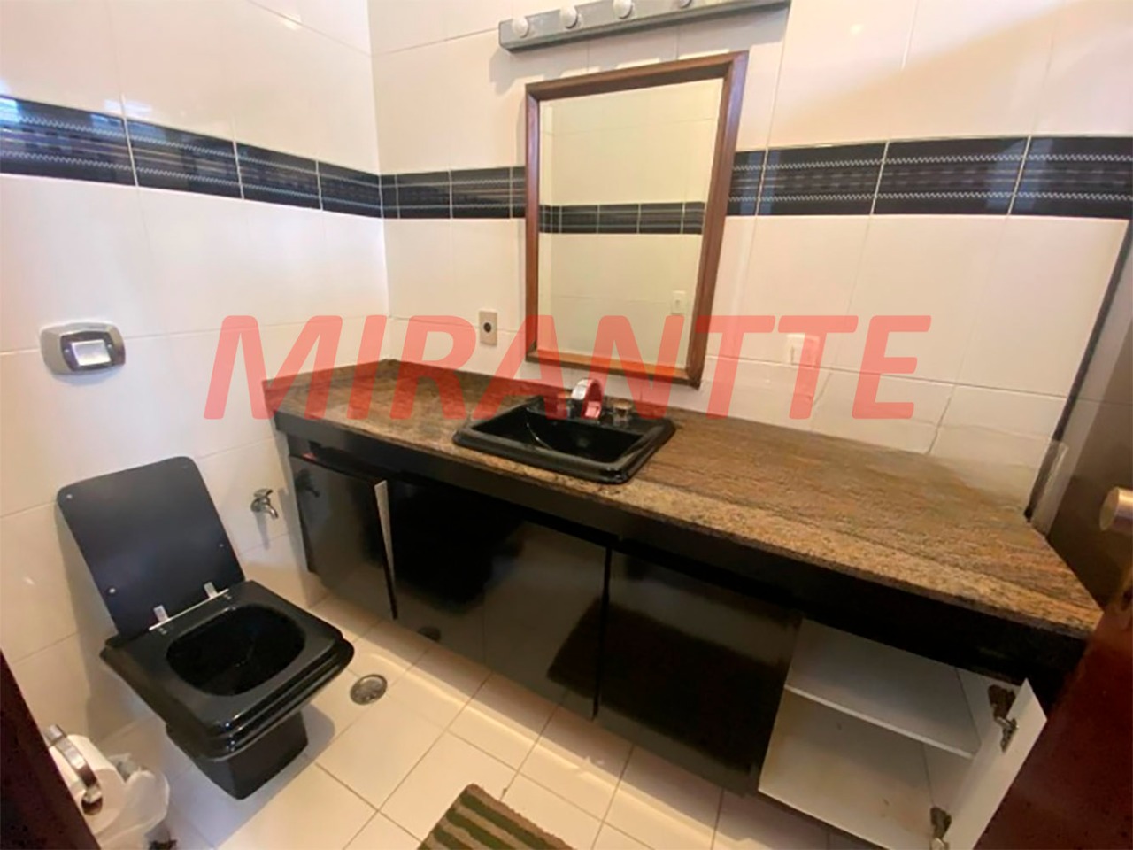 Sobrado de 266m² com 4 quartos em Moema