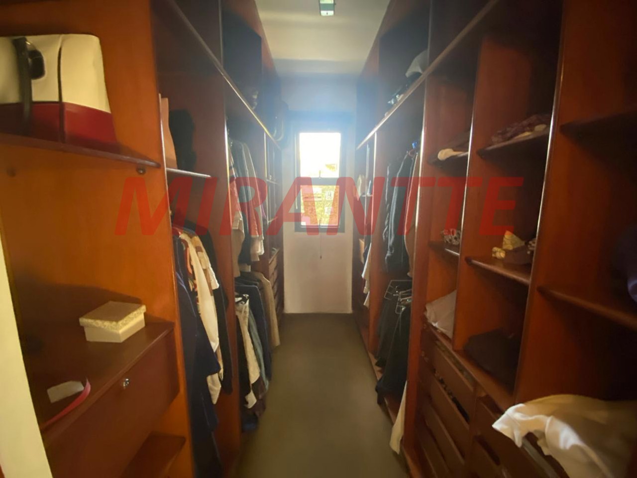 Sobrado de 266m² com 4 quartos em Moema
