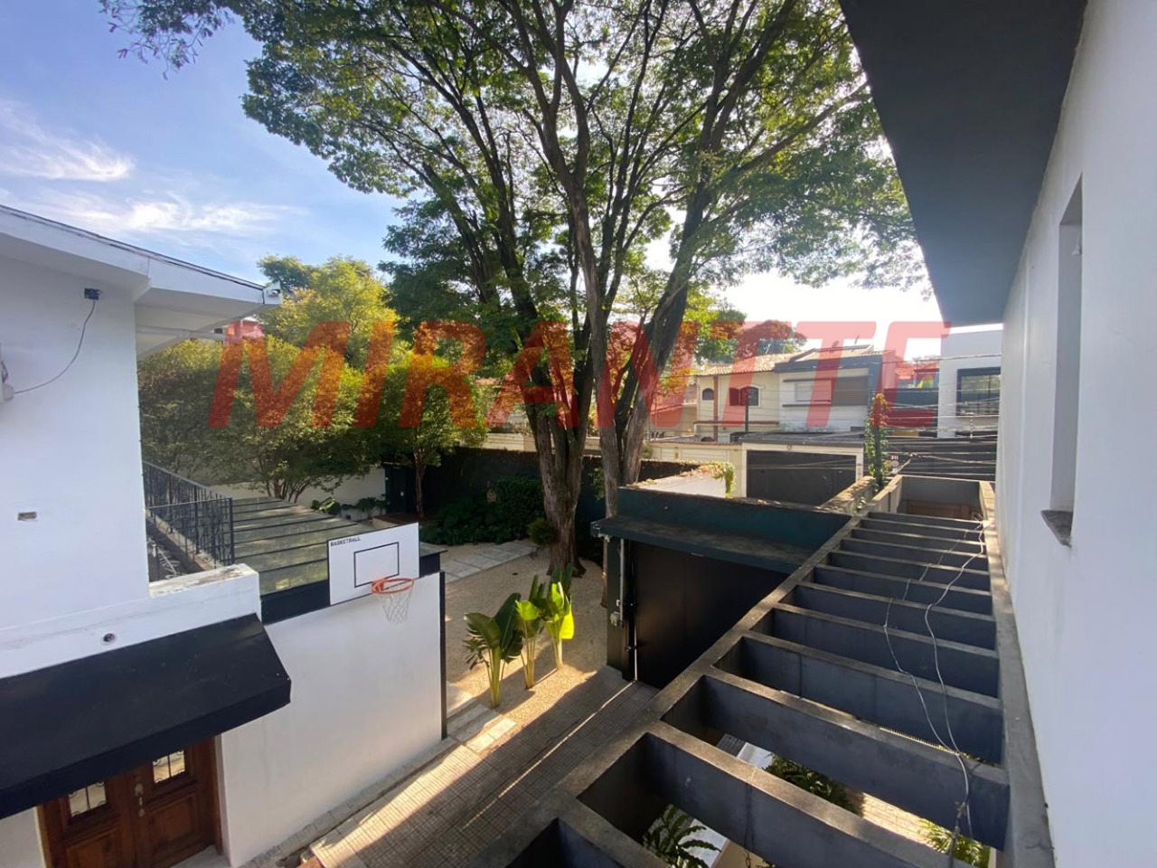 Sobrado de 266m² com 4 quartos em Moema