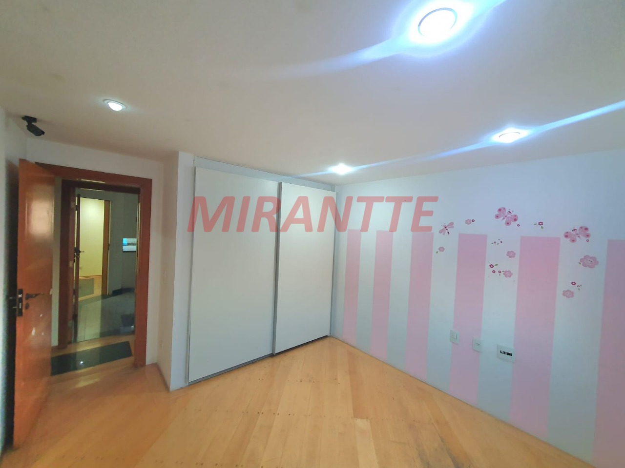 Apartamento de 160m² com 3 quartos em Santana