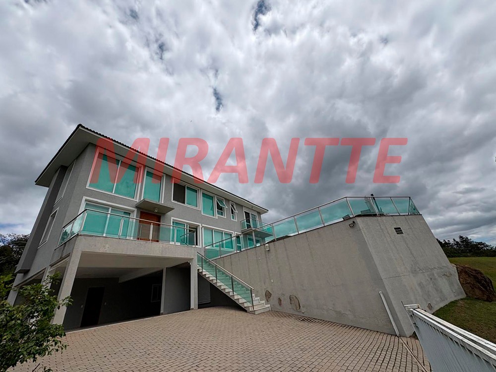 Cond. fechado de 400m² com 3 quartos em Serra da Cantareira