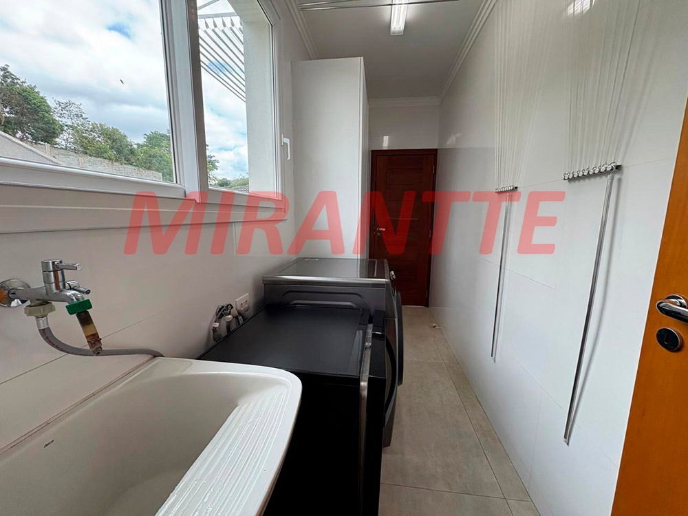 Cond. fechado de 400m² com 3 quartos em Serra da Cantareira