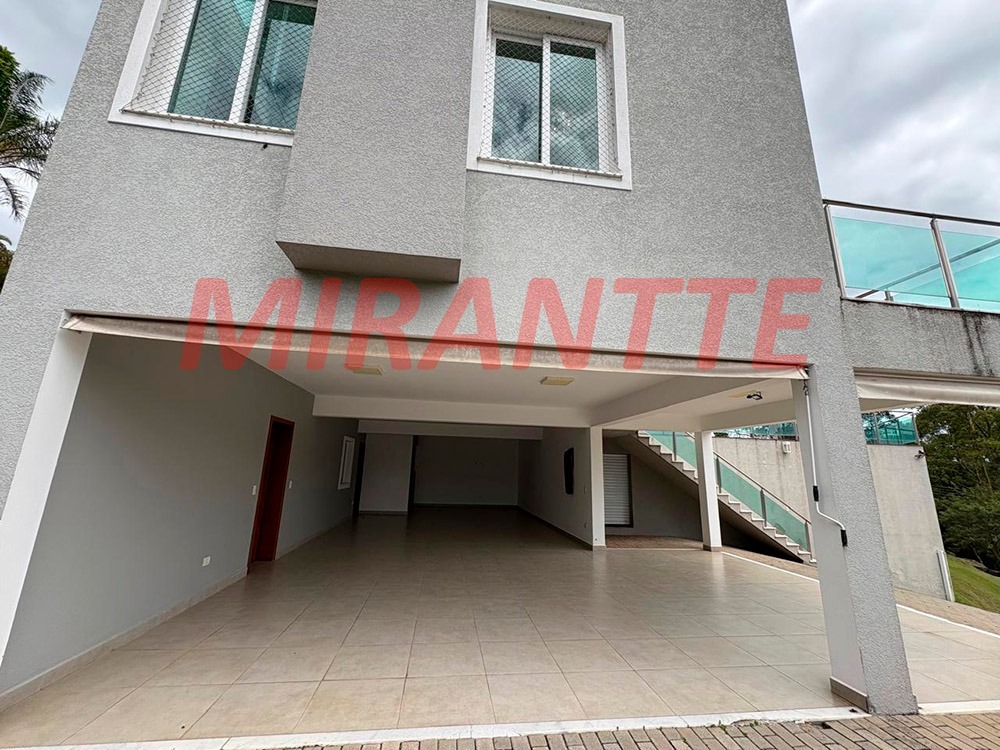 Cond. fechado de 400m² com 3 quartos em Serra da Cantareira