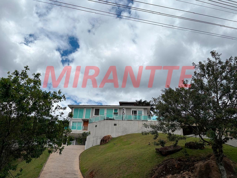 Cond. fechado de 400m² com 3 quartos em Serra da Cantareira