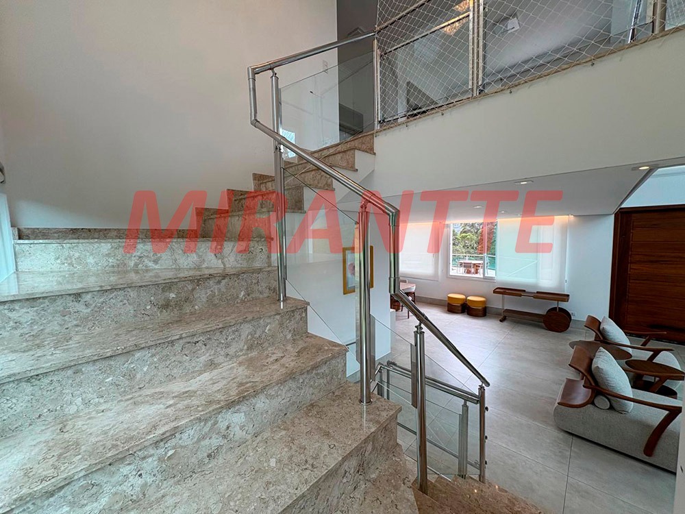 Cond. fechado de 400m² com 3 quartos em Serra da Cantareira