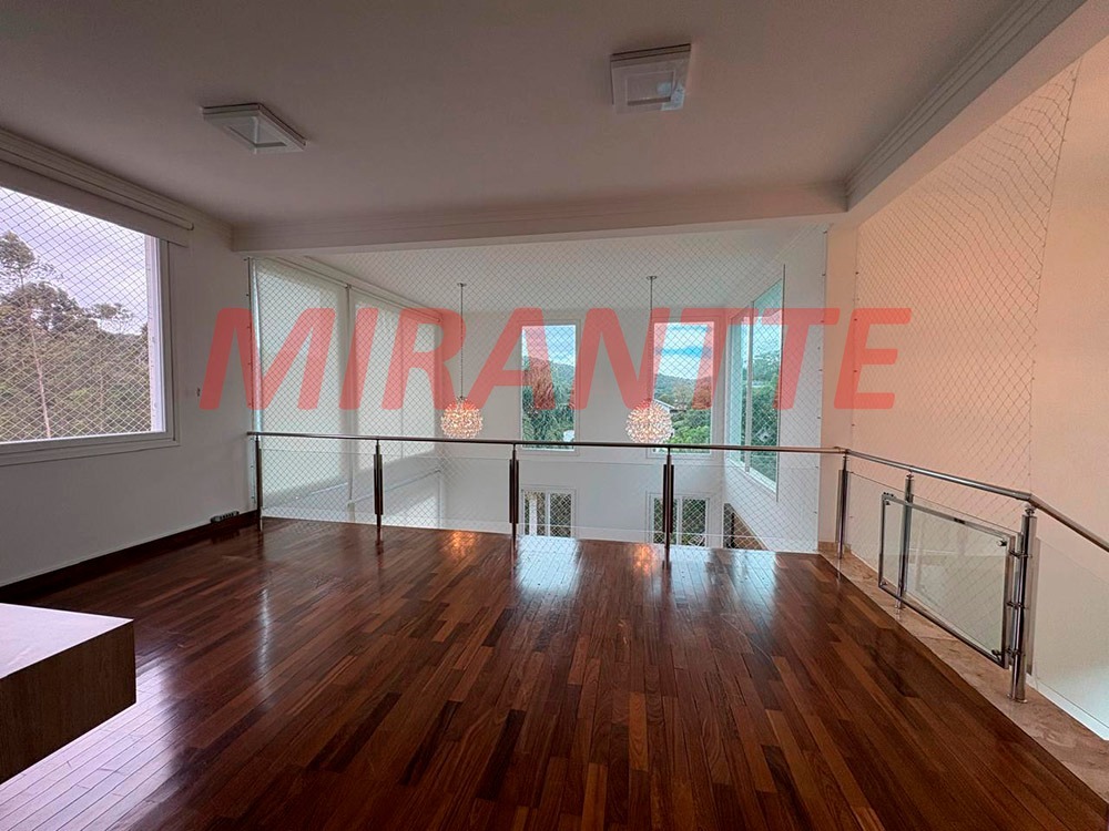 Cond. fechado de 400m² com 3 quartos em Serra da Cantareira