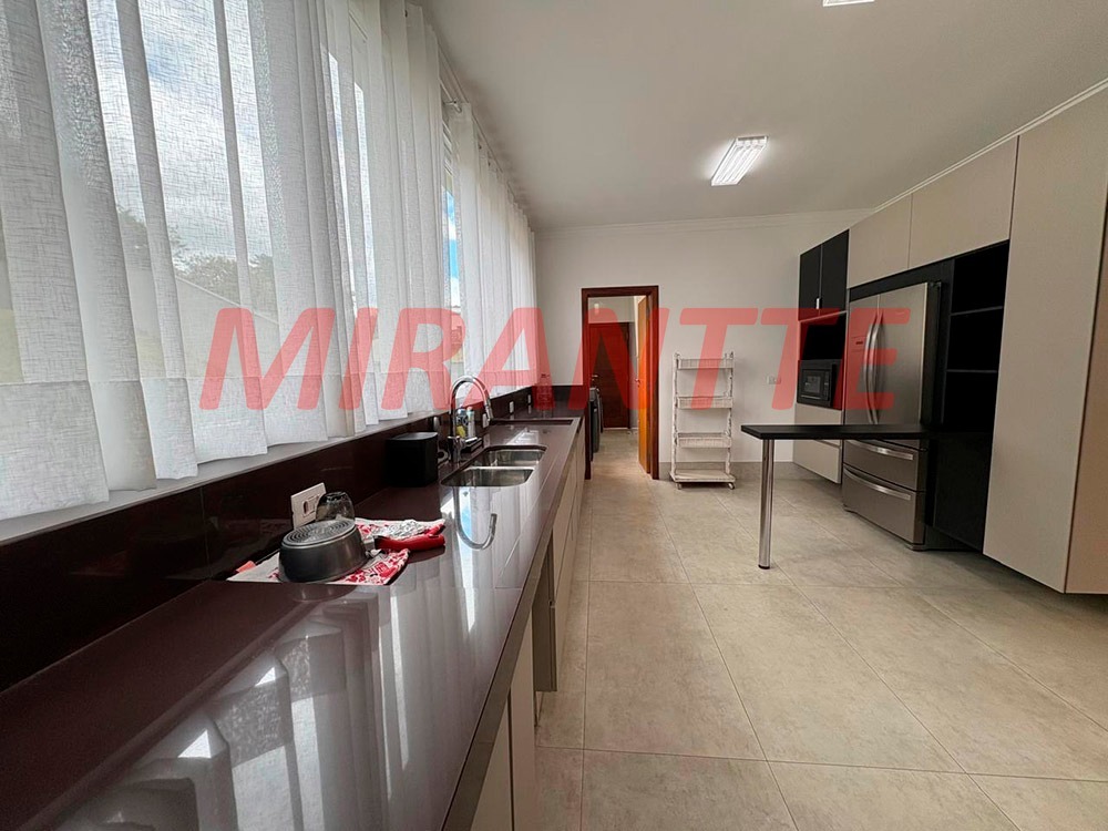Cond. fechado de 400m² com 3 quartos em Serra da Cantareira