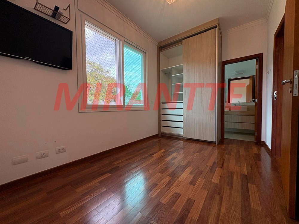 Cond. fechado de 400m² com 3 quartos em Serra da Cantareira