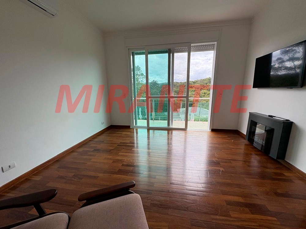Cond. fechado de 400m² com 3 quartos em Serra da Cantareira