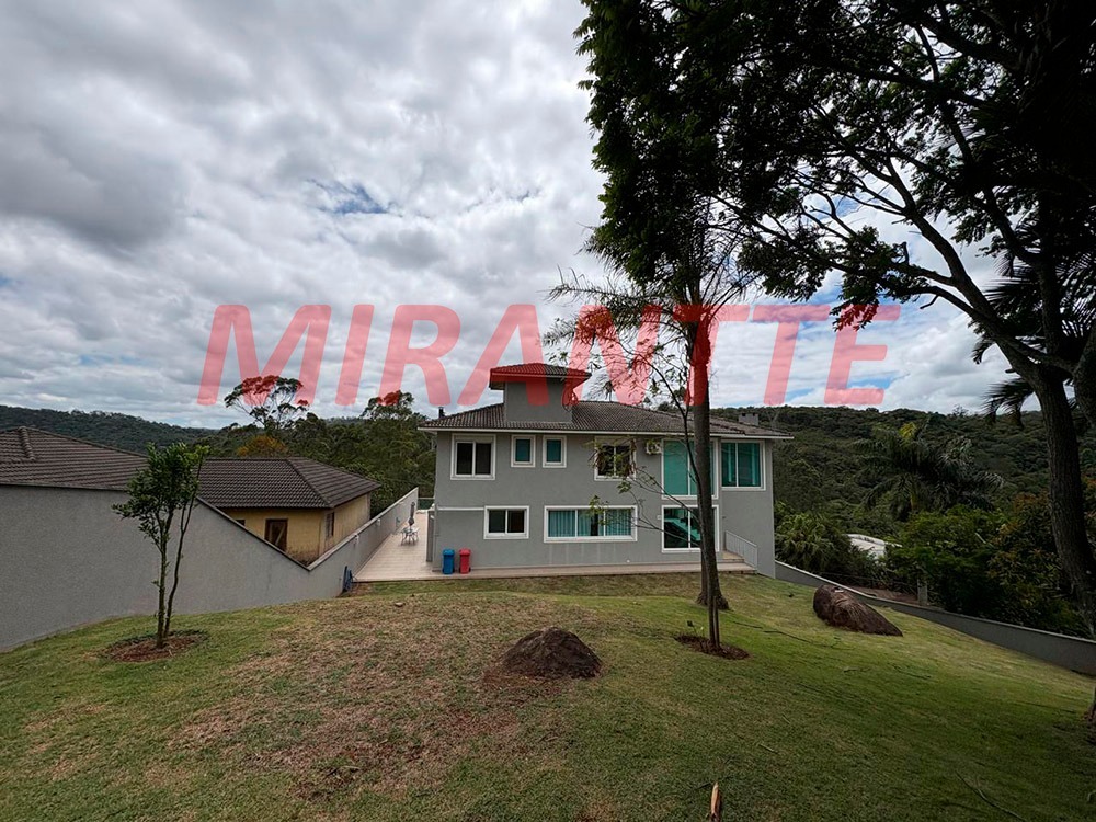Cond. fechado de 400m² com 3 quartos em Serra da Cantareira