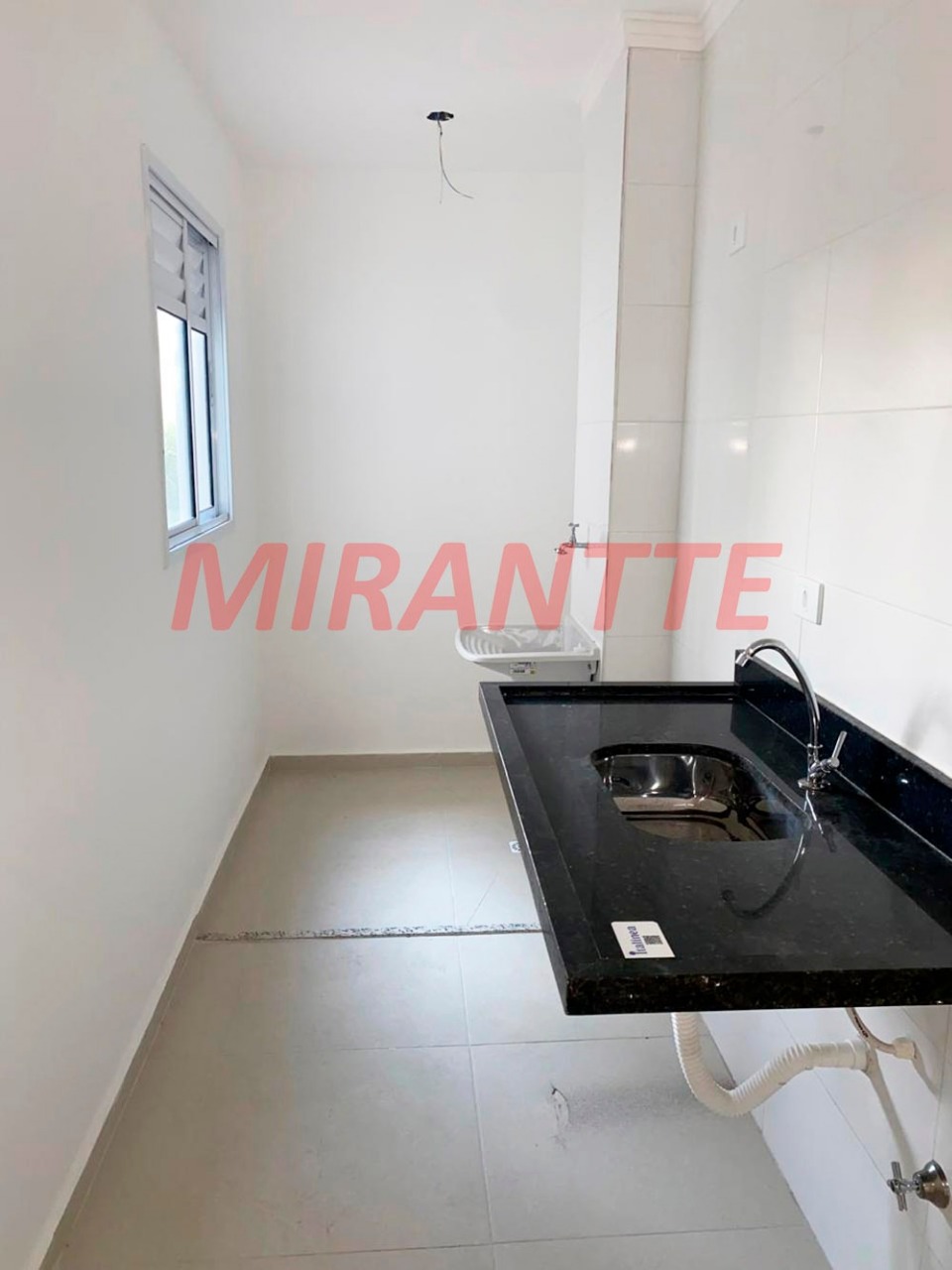 Apartamento de 38m² com 2 quartos em Água Fria