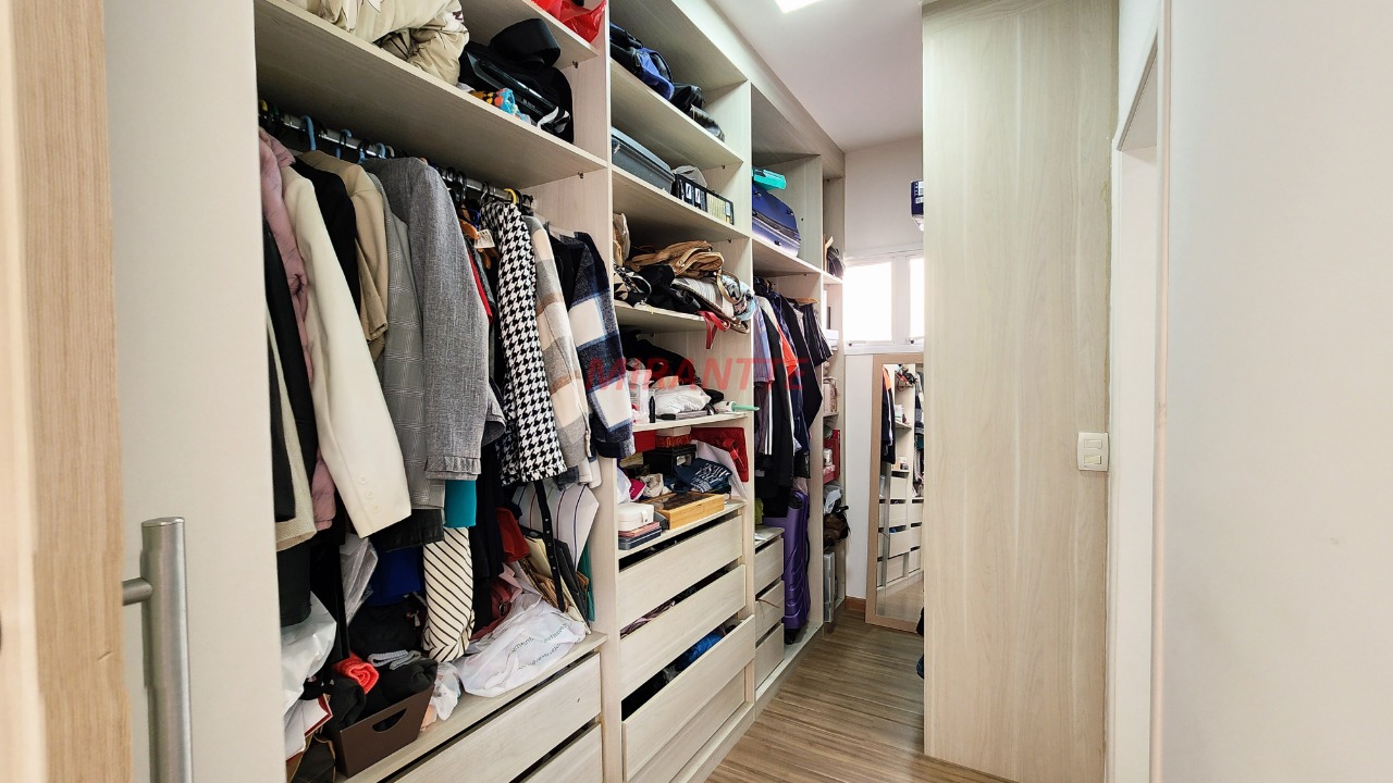 Cond. fechado de 269m² com 3 quartos em Engordadouro
