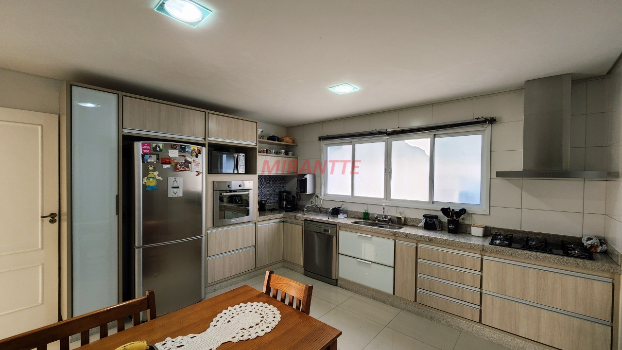 Cond. fechado de 269m² com 3 quartos em Engordadouro