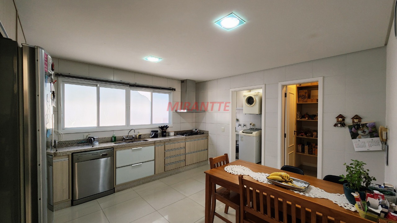 Cond. fechado de 269m² com 3 quartos em Engordadouro