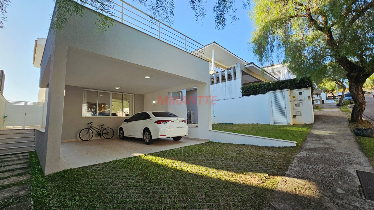 Cond. fechado de 269m² com 3 quartos em Engordadouro