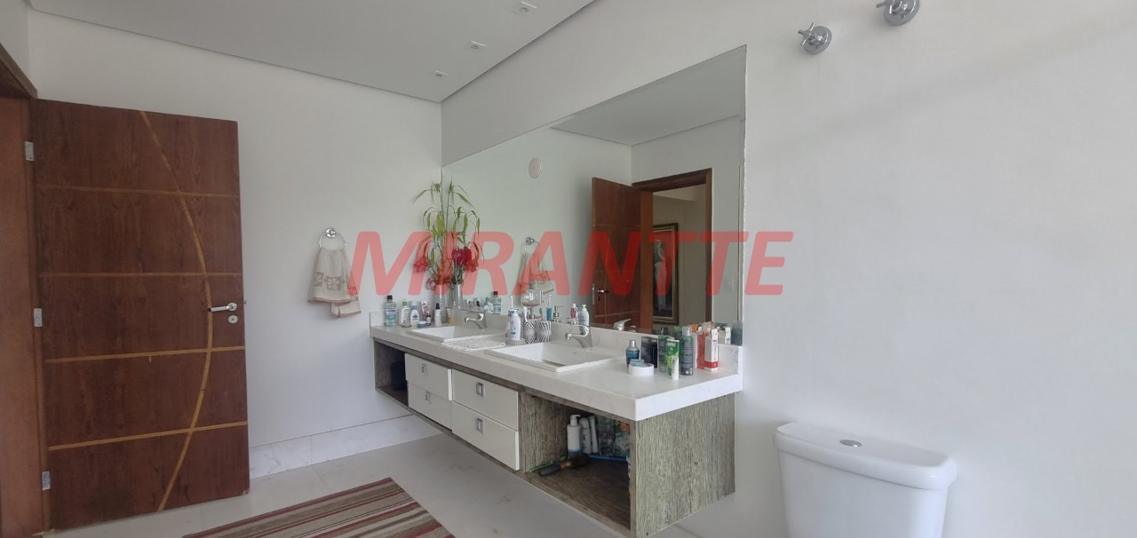 Cond. fechado de 539.55m² com 4 quartos em Roseira