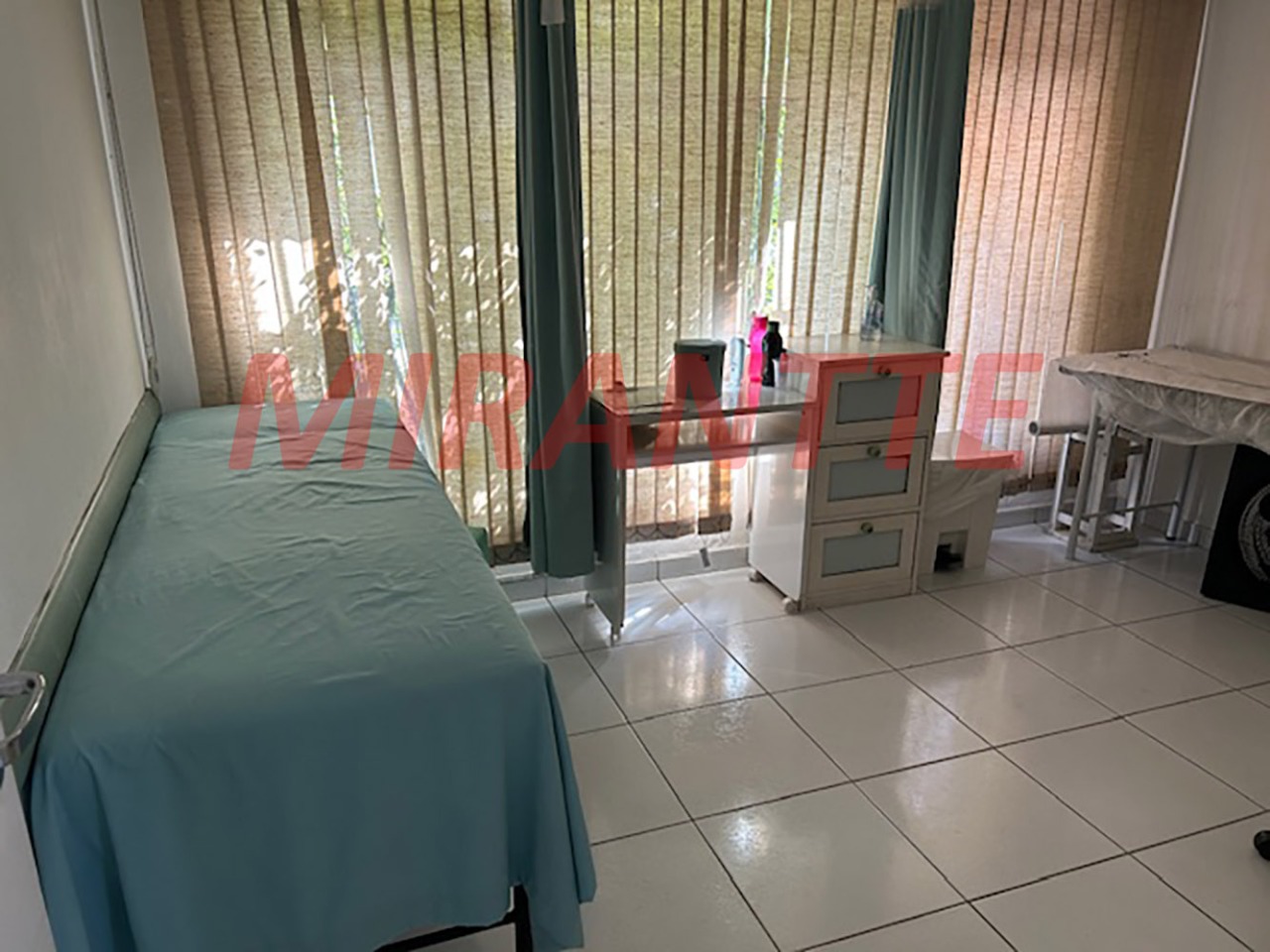 Sobrado de 302m² com 3 quartos em Santana