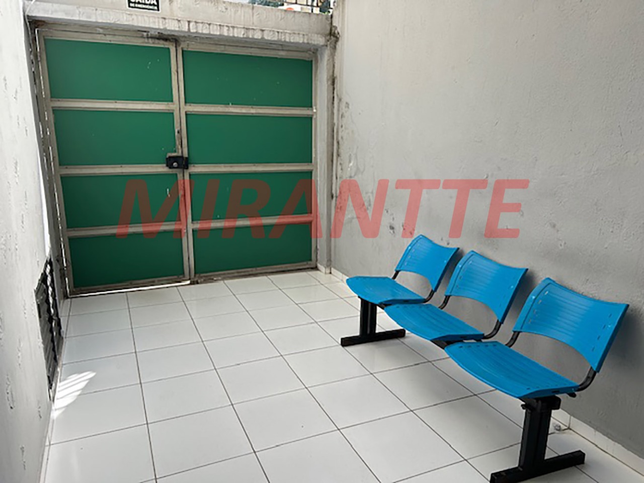 Sobrado de 302m² com 3 quartos em Santana