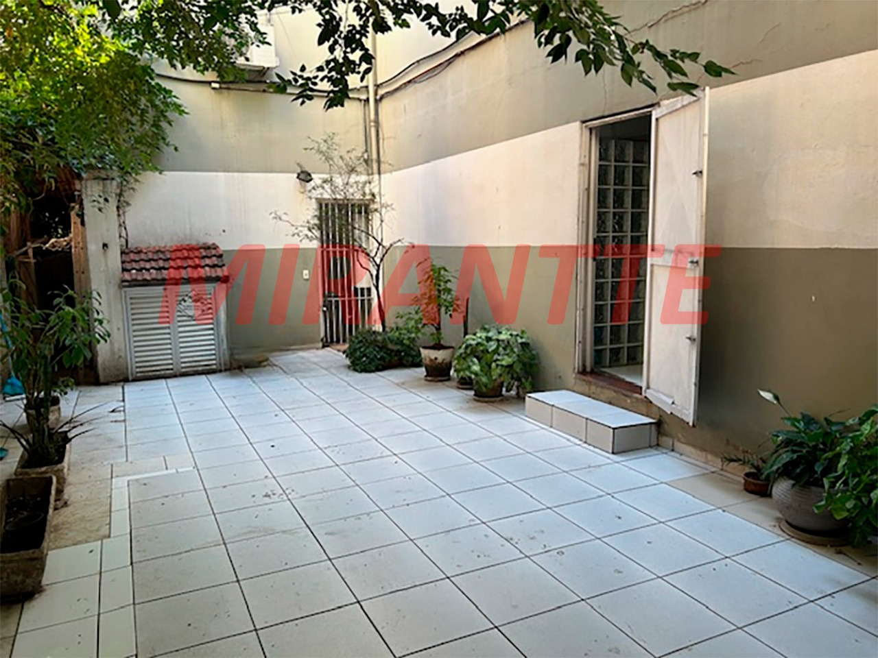 Sobrado de 302m² com 3 quartos em Santana