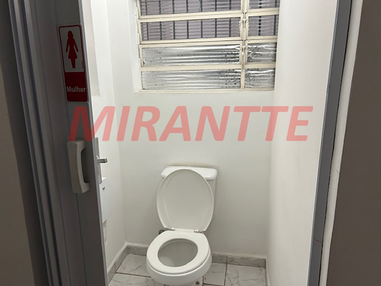 Sobrado de 302m² com 3 quartos em Santana