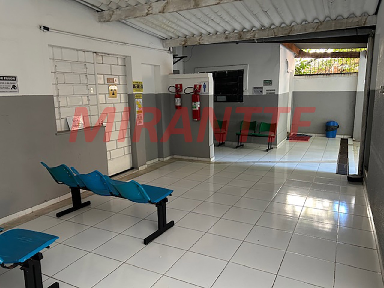 Sobrado de 302m² com 3 quartos em Santana