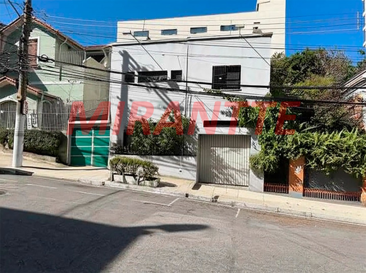 Sobrado de 302m² com 3 quartos em Santana