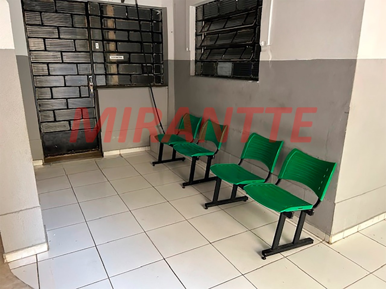 Sobrado de 302m² com 3 quartos em Santana