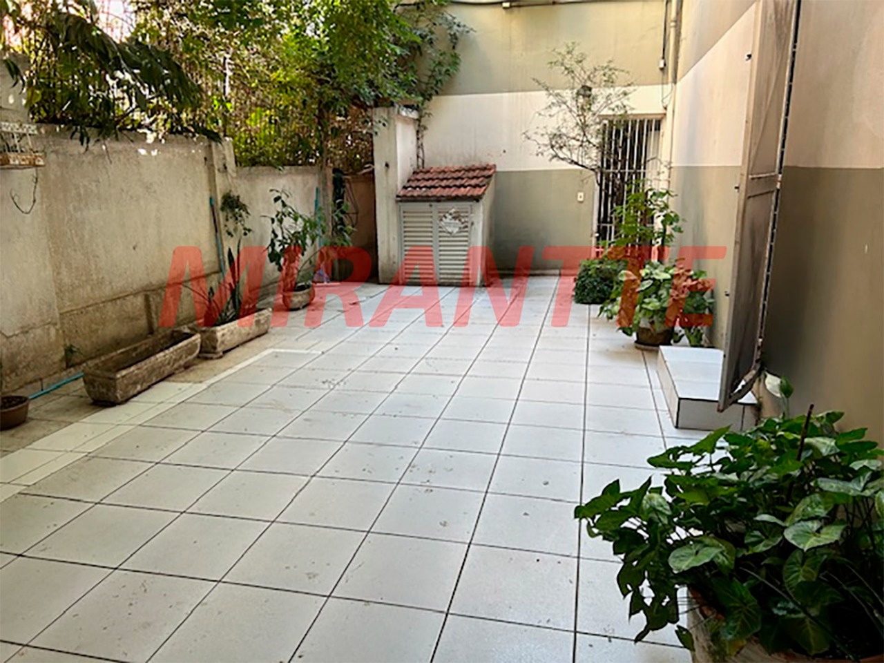 Sobrado de 302m² com 3 quartos em Santana