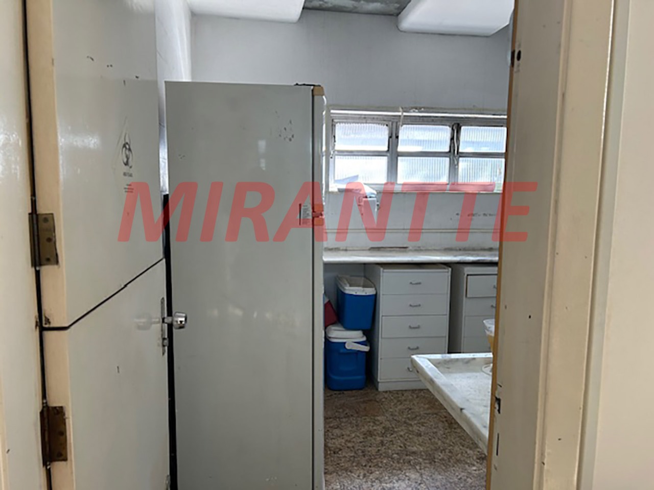 Sobrado de 302m² com 3 quartos em Santana