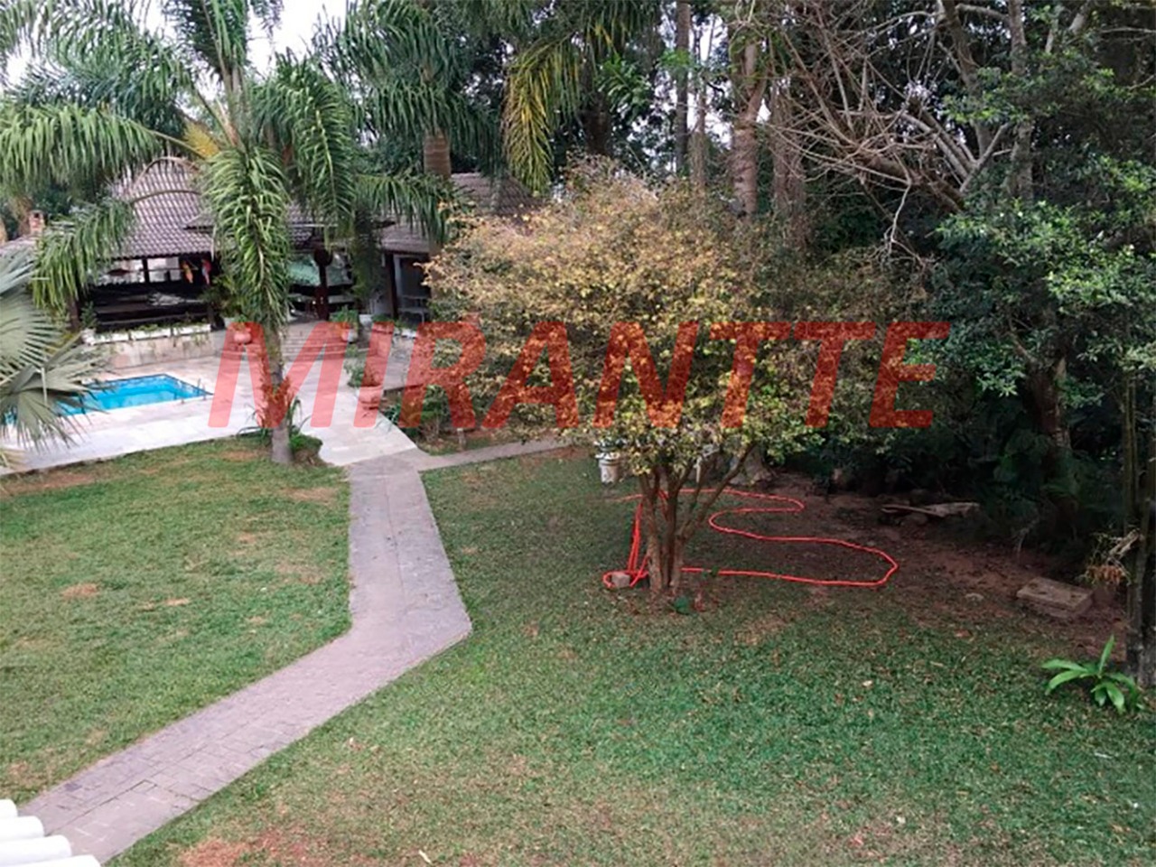 ChÁcara de 700m² com 4 quartos em Tremembe