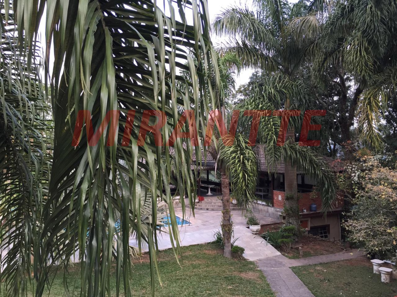 ChÁcara de 700m² com 4 quartos em Tremembe