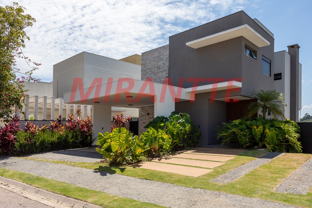 Cond. fechado de 340m² com 3 quartos em Engordadouro