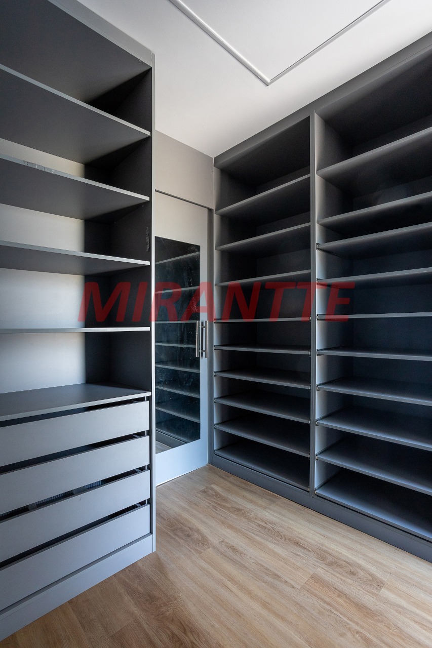 Cond. fechado de 340m² com 3 quartos em Engordadouro