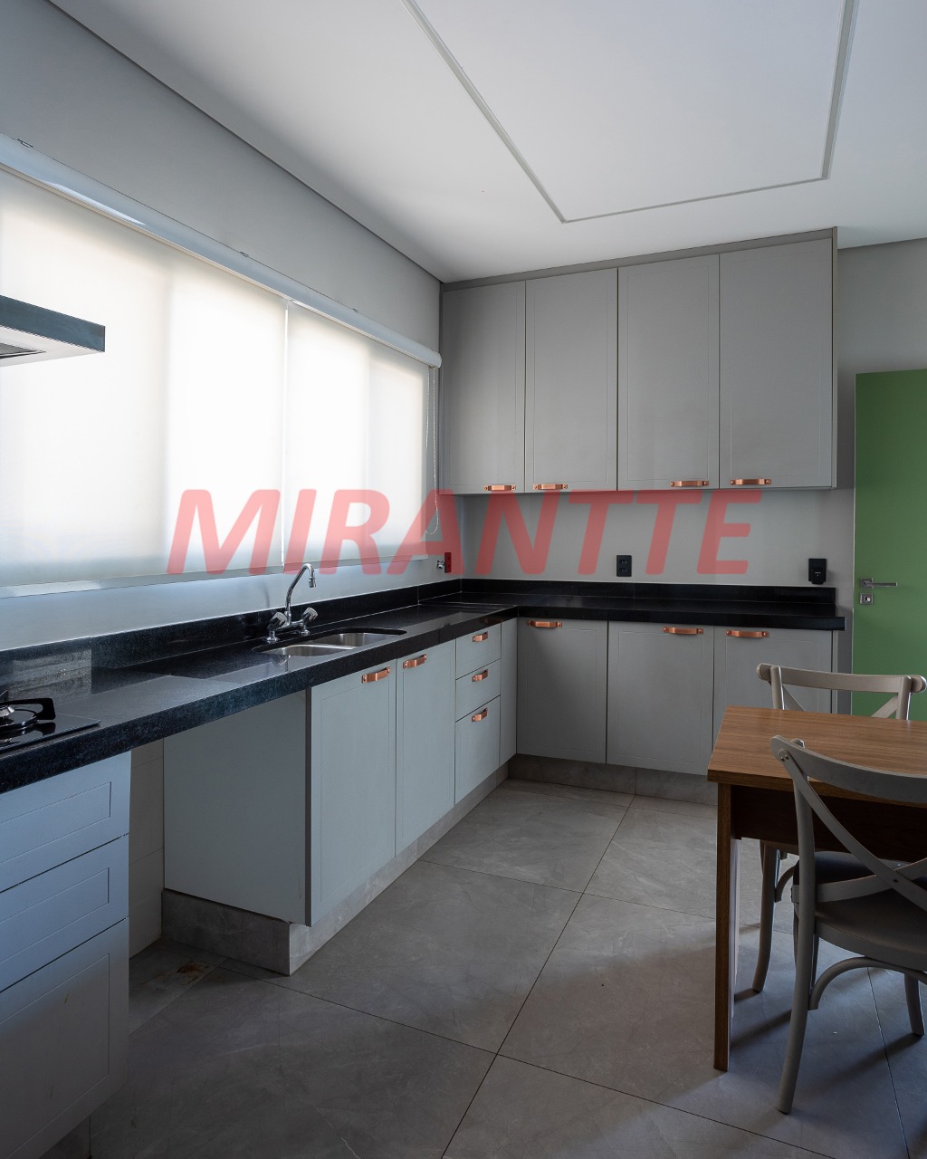 Cond. fechado de 340m² com 3 quartos em Engordadouro